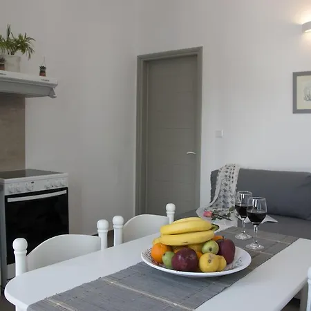 Angelique Apartment *